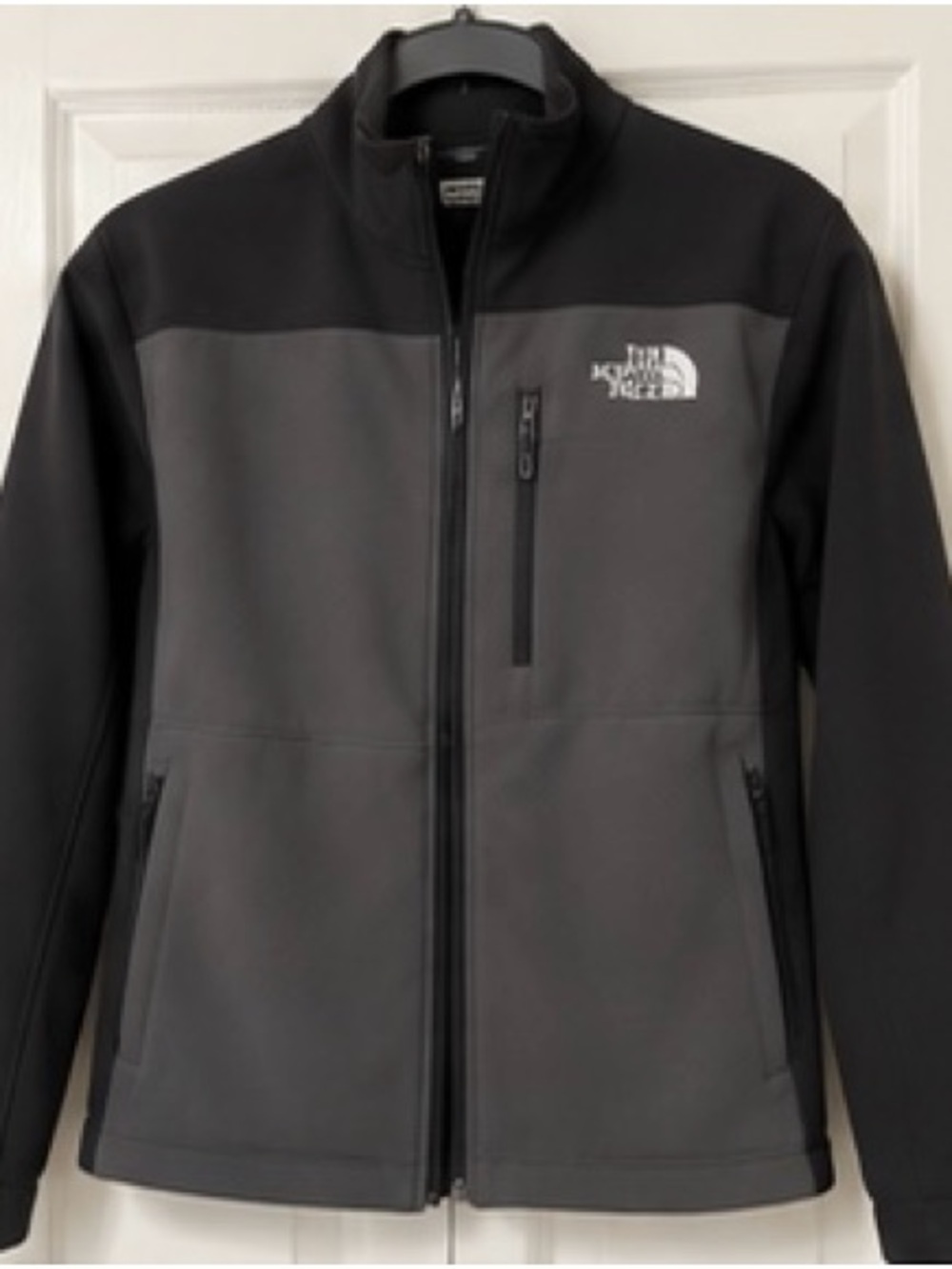 SIZE M The North Face Men’s Two-Tone Softshell Jacket - Black & Gray